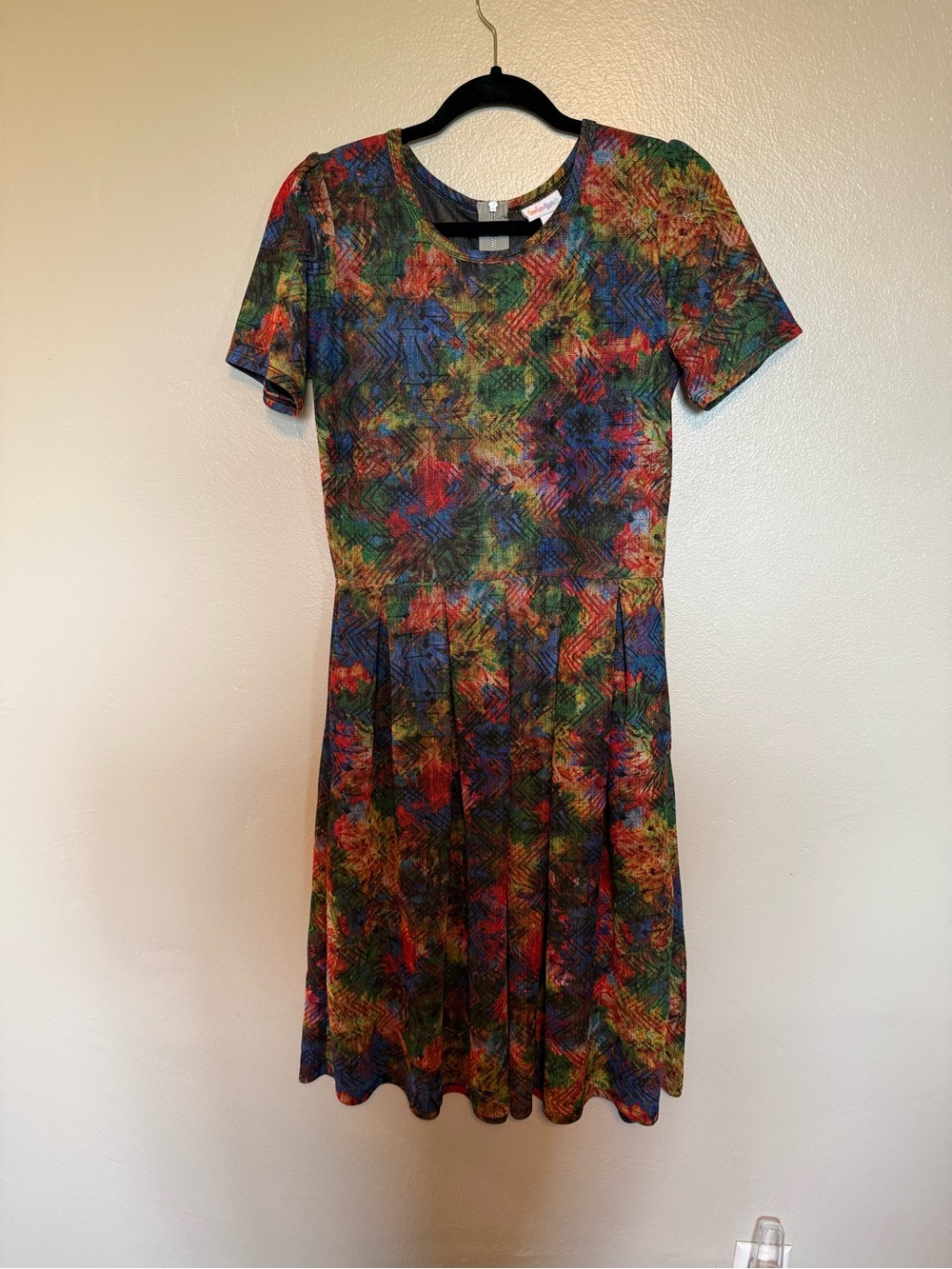 LuLaRoe Multicolor Short Sleeve Midi Dress in Red, Blue, Green